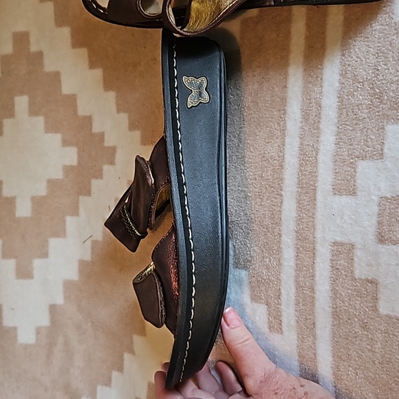 Alegria sandals velcro closure. Very cute sz 8 - Picture 5 of 9